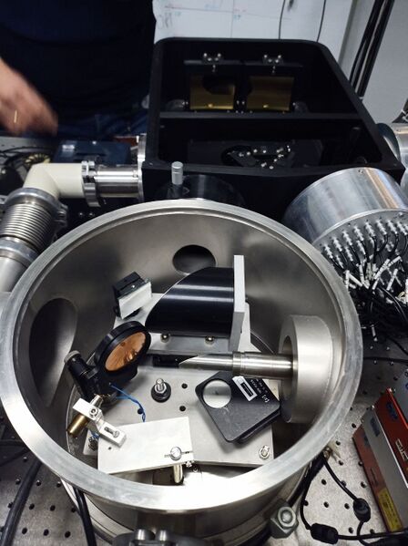 File:FELIX DS spectrum analyzer tank.jpg